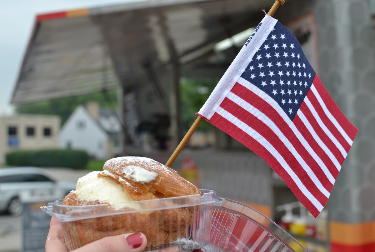 OktoberfestCBUS's tweet photo. Who's heading to @RWandBoom tonight?! We'll be watching the fireworks with a @SchmidtsCbus cream puff #lifeincbus http://t.co/v3MNO59kEL