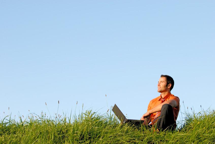 Halvparten er litt på jobb i ferien mynewsdesk.com/no/novasol-as/…