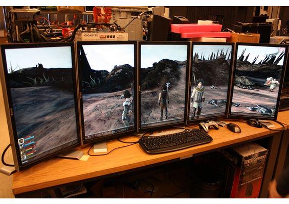 AMD_UK's tweet image. One? Two? Five? How many monitors do you use for your rig? #AMDFreeSync