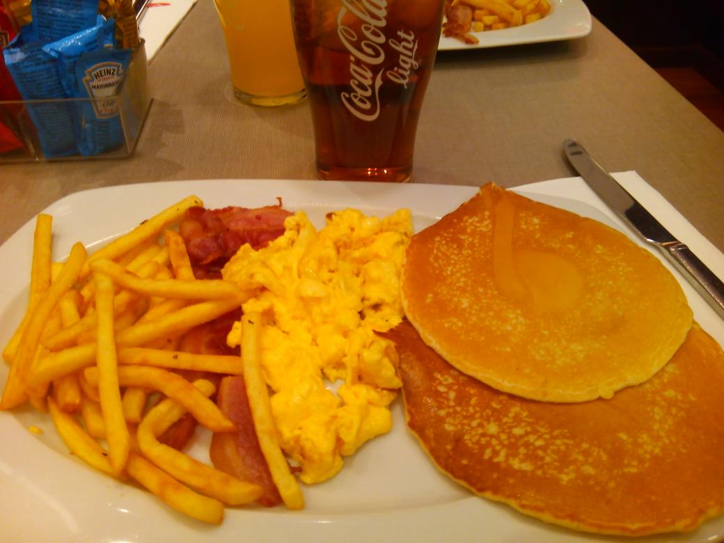 LasChibis's tweet photo. Desayuno chibil :3 http://t.co/EDAlMi0caT