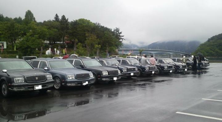 マジ吉 センチュリーのオフ会とボンゴフレディのオフ会の写真見たら 疲れからか不幸にも黒塗りの高級車に多重追突不可避なんだけど Http T Co Hutuuzyvac Twitter