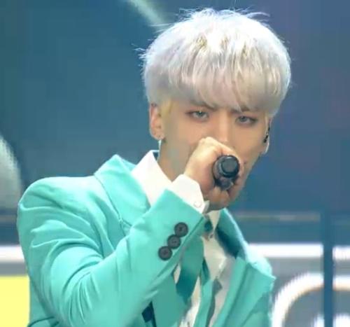 Forever_SHINee's tweet photo. [CAPS] Music Bank special stage ;D! Handsome Jonghyun - #Déjà-Boo stage ! ^_^ 150626 http://t.co/jsCV4Sk1uS