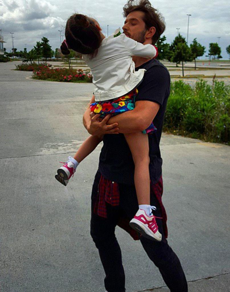 kocaminailesi's tweet photo. Sezonun son set fotoğrafı http://t.co/SuPbb9RxeX