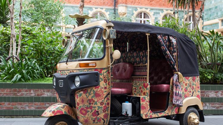 Vira_India's tweet image. Ride #elephant inspired rickshaws around #London for free! @londonnewsnow #creativityinstyle 
timeout.com/london/blog/pa…