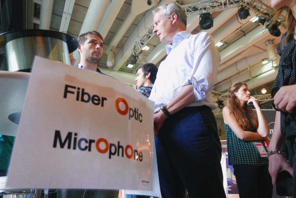 Capter du son sans électricité ? C'est possible grâce à <a href="/Phonoptics/">Phonoptics</a> ! @Bruno_LeMaire était impressionné ! #HTC2015