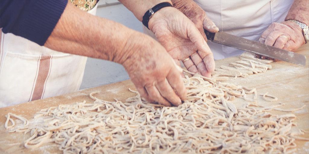 PicenoExpress's tweet photo. The "tagliulì pilusi", a type of traditional pasta made in #Piceno by few elderly women still remember how to make. http://t.co/WQ96NzpHAj