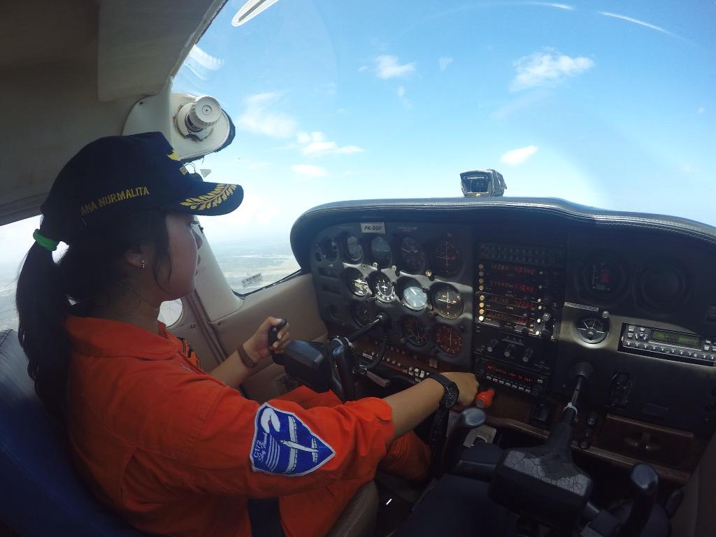 FlyingDeraya's tweet photo. Ana was preparing for her PPL check ride. She is living her dream. http://t.co/lv3tgZNHXq