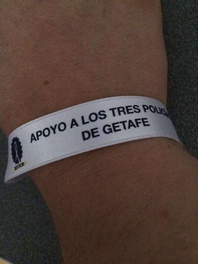 Nika_FD's tweet photo. @RevillaMiguelA Nos ayudas con un RT.Plataforma de Apoyo a los 3 Policías de Getafe.
http://t.co/fABbXsgcYp http://t.co/n6bLiWXcIR