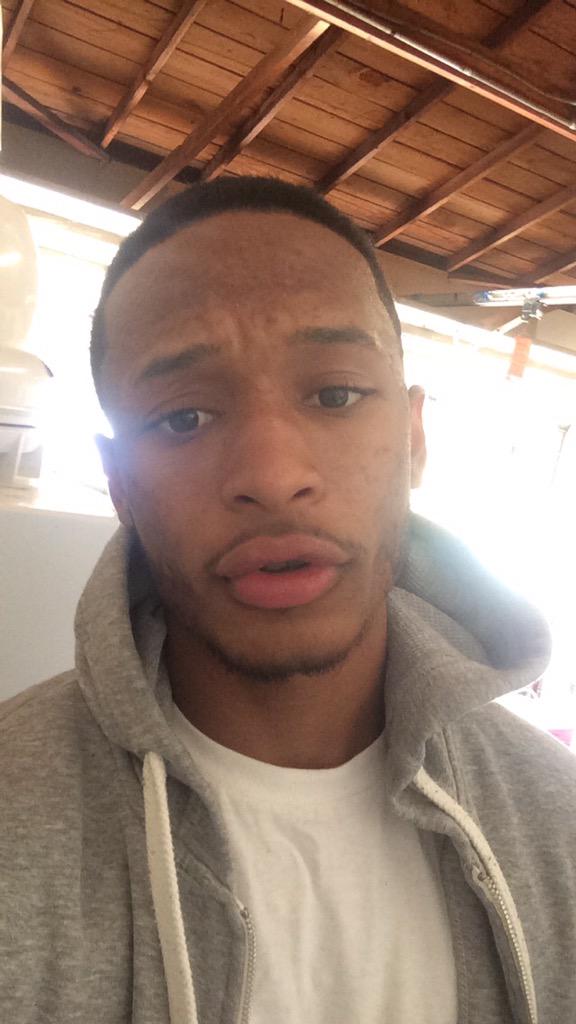 WADE08_'s tweet photo. Leave it short or let it grow #HelpMeFam http://t.co/RM11yAaHBn