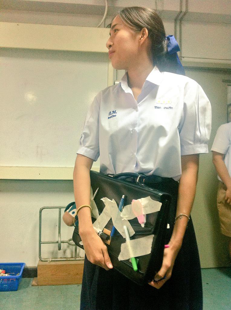 _TaiZii_'s tweet image. เพื่อนกุบอกว่า ไม่มีกล่องดินสอ 555555555555 #เพื่อนกูเป็นคนตลก #kppfact