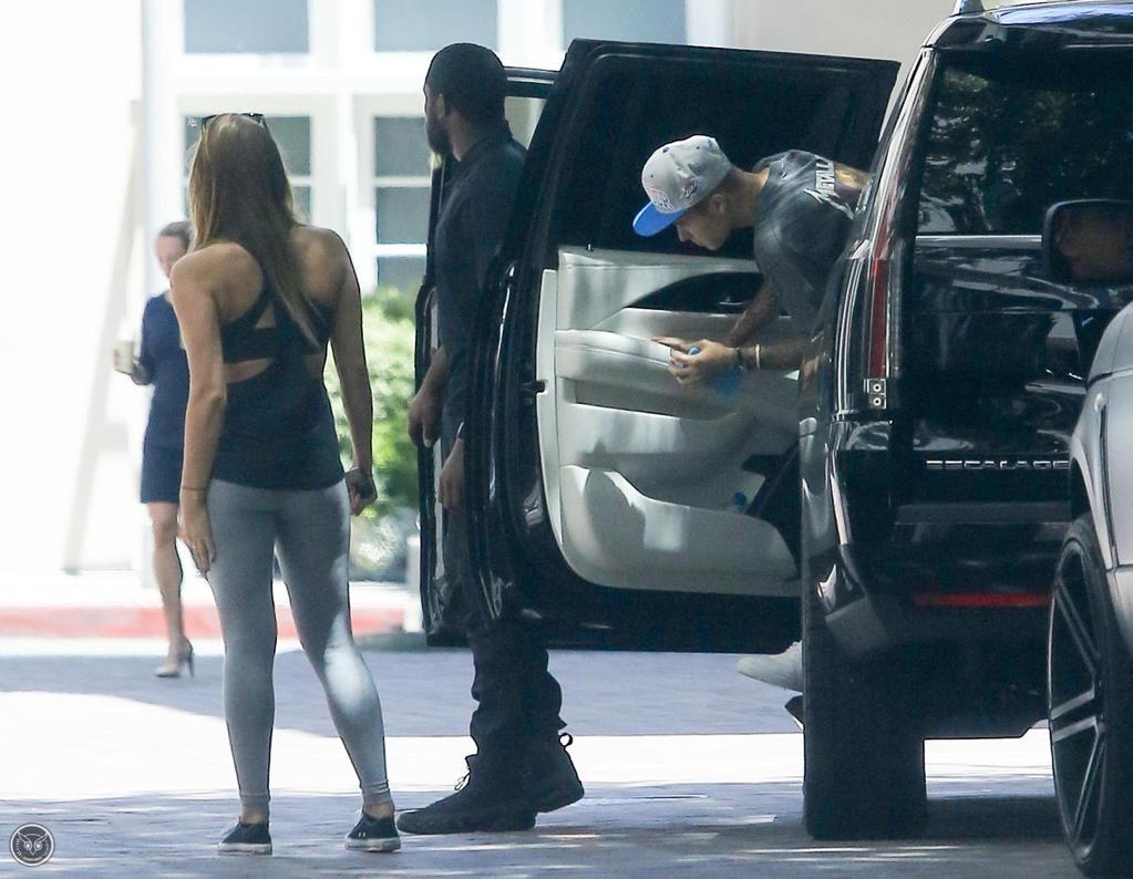 JustinTeamITA's tweet photo. 22 Giugno: Justin Bieber al negozio  Nike a Beverly Hills, California. #6 http://t.co/UWfjtOOuHl