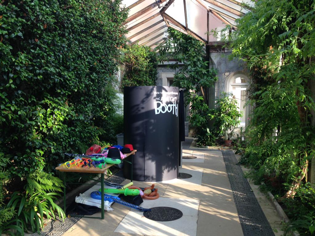 AlmightyBooth's tweet photo. Last night  @SomerleytonHall  for @OrmistonVenture school prom! http://t.co/vAQGeUBviQ