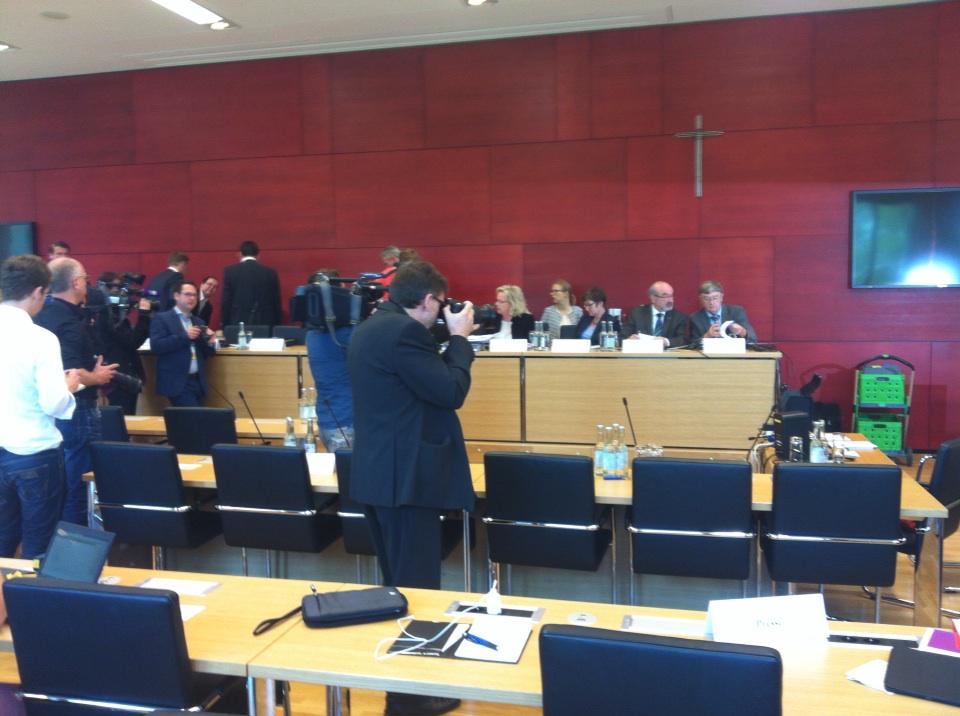 Modellbau-Untersuchungsausschuss hört Dreifachmörder Roland S. Als Zeugen.