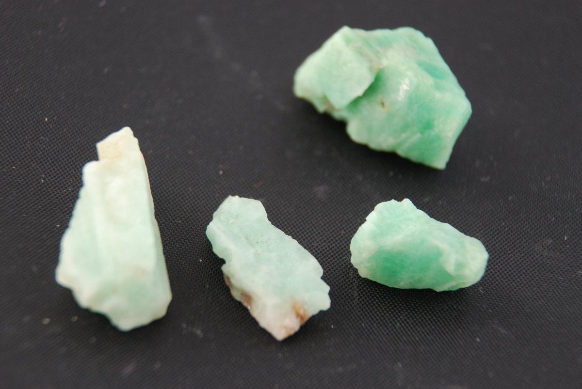 RockhoundColo's tweet photo. Emeralds lot of 4 raw unpolished, untreated 4pc, 35ct http://t.co/hQtF12bANi #Etsy #GreenGem http://t.co/g2dWrfZ9DN