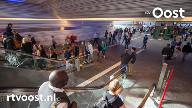 RT <a href="/rtvoost/">RTV Oost</a>: Blije gezichten bij opening nieuwe tunnel station Zwolle: "Eindelijk!" bit.ly/1BGaBWU #rtvoost