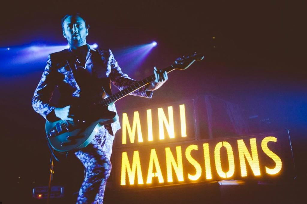 VirginiaDiazR3's tweet photo. .@Yeasayer, @vampireweekend, @MiniMansions y @theroyalconcept Vs @elyelladjs, entre otros, hoy en #180GradosPropone 😎 http://t.co/49jXgBAzXG