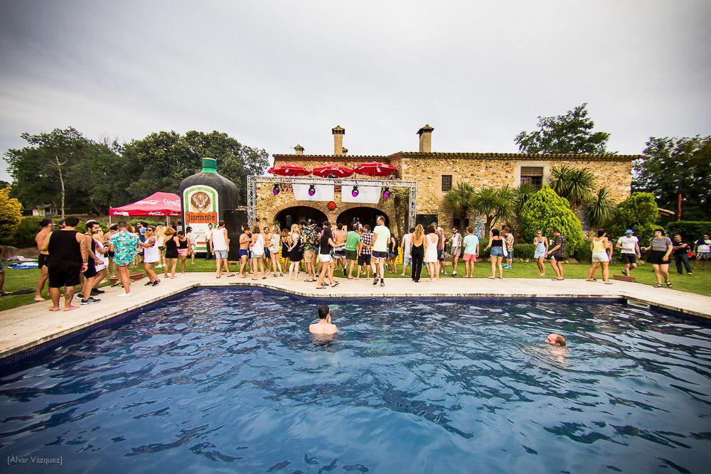 Només queden 100 entrades de l'Era Electrònica #PoolParty per fer el SOLD OUT! #Llagostera festivalera.com
