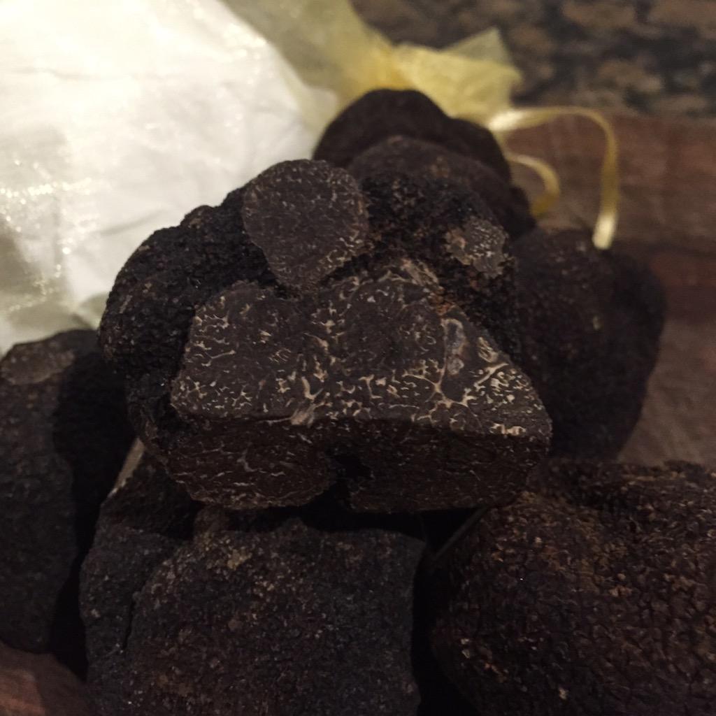 TruffleDaryl's tweet photo. These are properly ripe #truffles deep chocolate brown and delicious! Give me a yell if you want some! http://t.co/imDjA4Tlp0