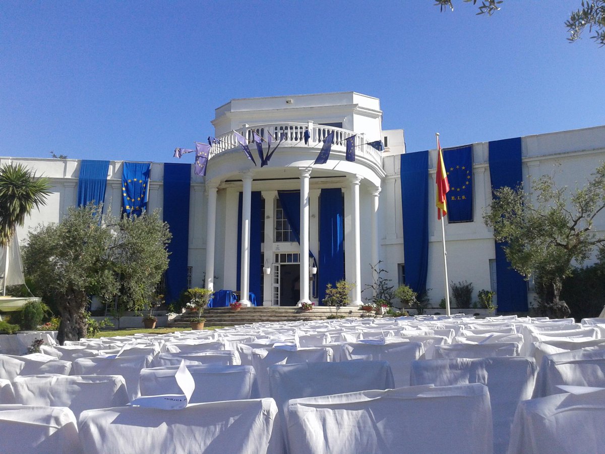 EISnews's tweet photo. XXI Ceremonia de Graduación de Bachilleres http://t.co/fcCrmTMWwJ http://t.co/hKstJQspY9