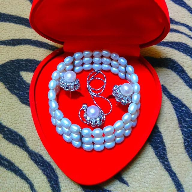 FawwazaCollect's tweet photo. menjual aksesoris mutiara asli 
minat ? 
Hub 085693210798/pin7cc962b9
Memasuki jam2 #HappyBirthdayAriana http://t.co/KYMXpyEv6u