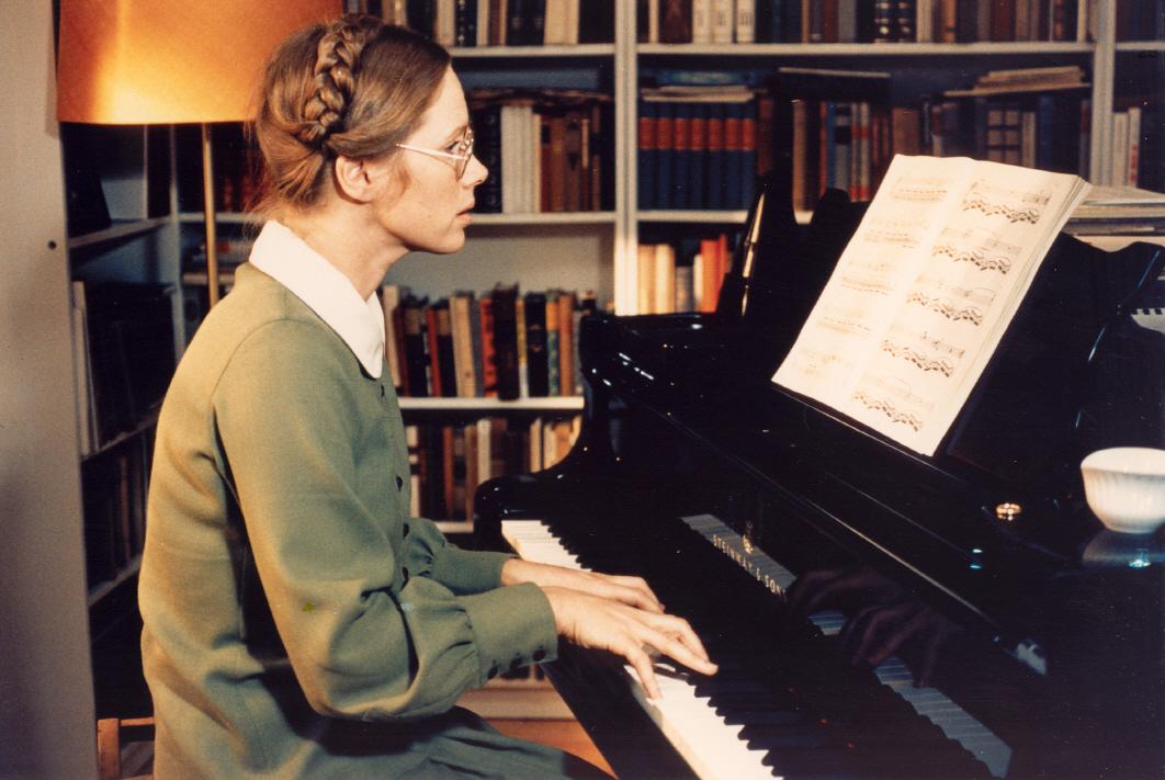 #아트하우스모모 #북유럽_연극영화_특별전 둘째날, #잉마르_베리만 실내극 미학의 정점,#잉그리드_버그만 암투병중에 완성한 유작<#가을소나타>오늘...