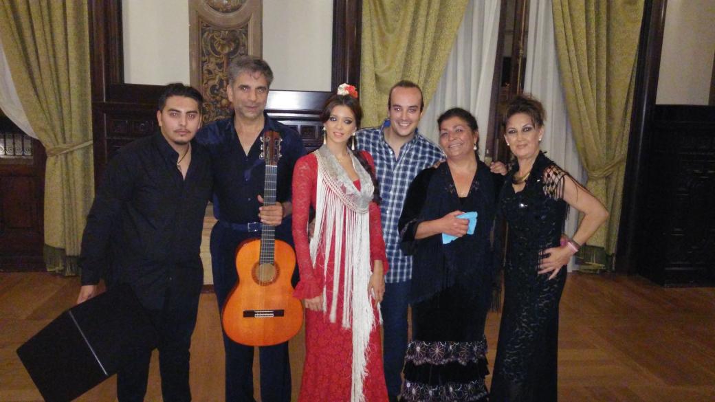 HugoPerez86's tweet photo. Pedazo de actuación anoche en el #AlfonsoXIII con mis niños @loleflamenco. @falielectrico #AnaGonzalez y #PiliCarmona http://t.co/oiKF8ZOpbN