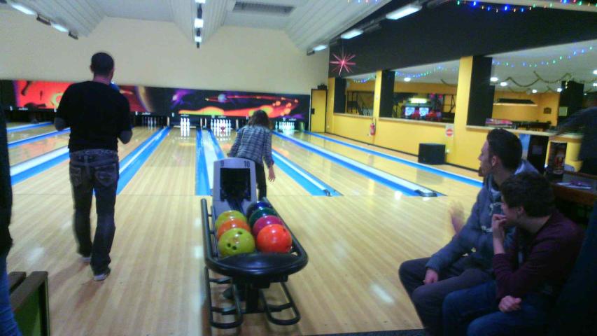 72_dt's tweet photo. Au bowling regarder moi se beau lancer http://t.co/uPSeONX3R8