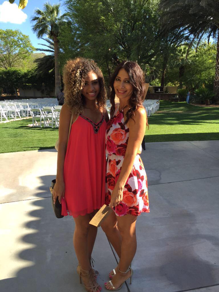 arizonamilfs's tweet photo. @CrishanaJ mom bruuuuu😍 http://t.co/1ehWMYaTiD