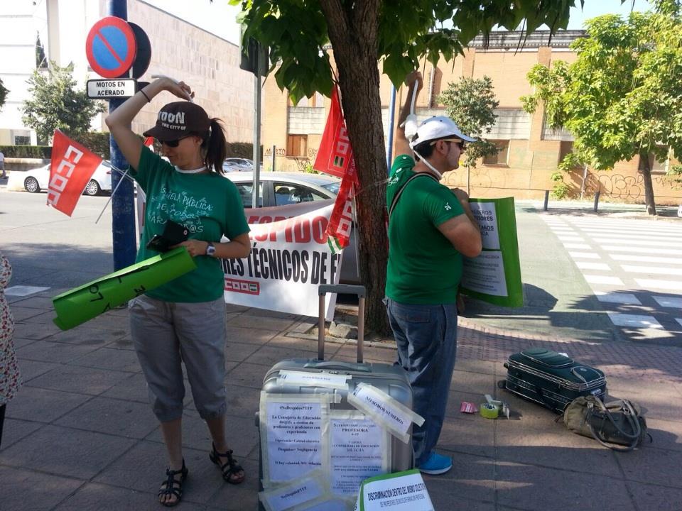 lorenaortizm's tweet photo. No dejamos de luchar,alternativas justas ya #vamosaparardespidosfp @_susanadiaz @El_Intermedio @laventana @Loleta81 http://t.co/94ABVILjR2