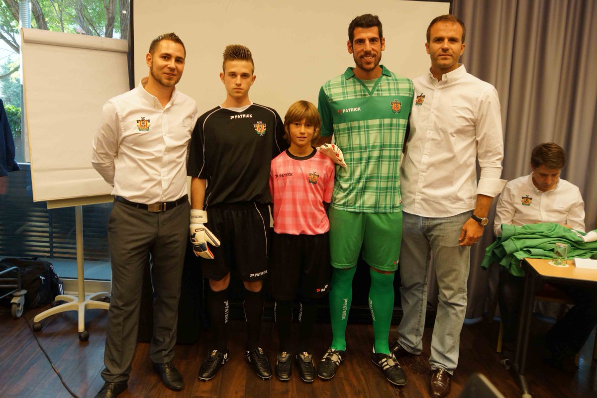 ue_cornella's tweet photo. Toda la info de la presentación de la nueva equipación en http://t.co/sYPlun8PCQ #ambelverdalcor http://t.co/IjDOfRPYvO