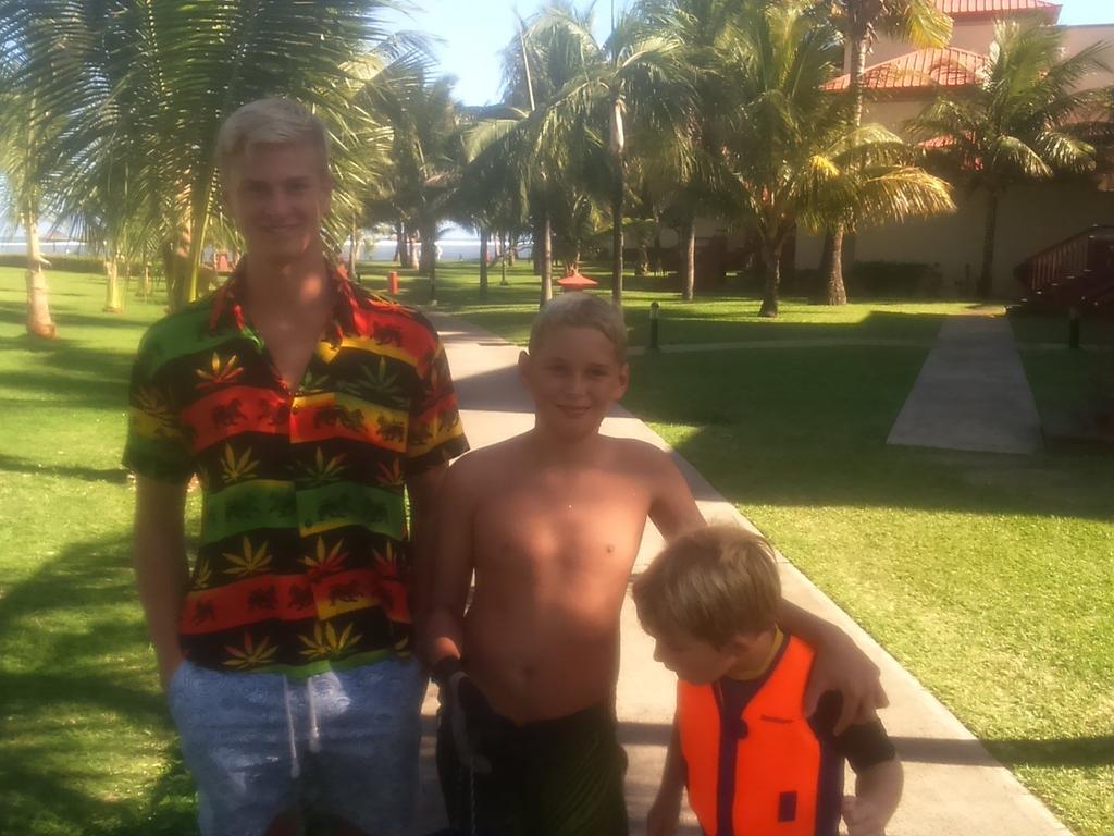 WorldSSSeries's tweet photo. The @luxresorts Tamassa let's boys be boys...whether young or older! Sam Mocke, Josh & Jordan Fenn, raging. #MOC15 http://t.co/vfpjnAGZ9C
