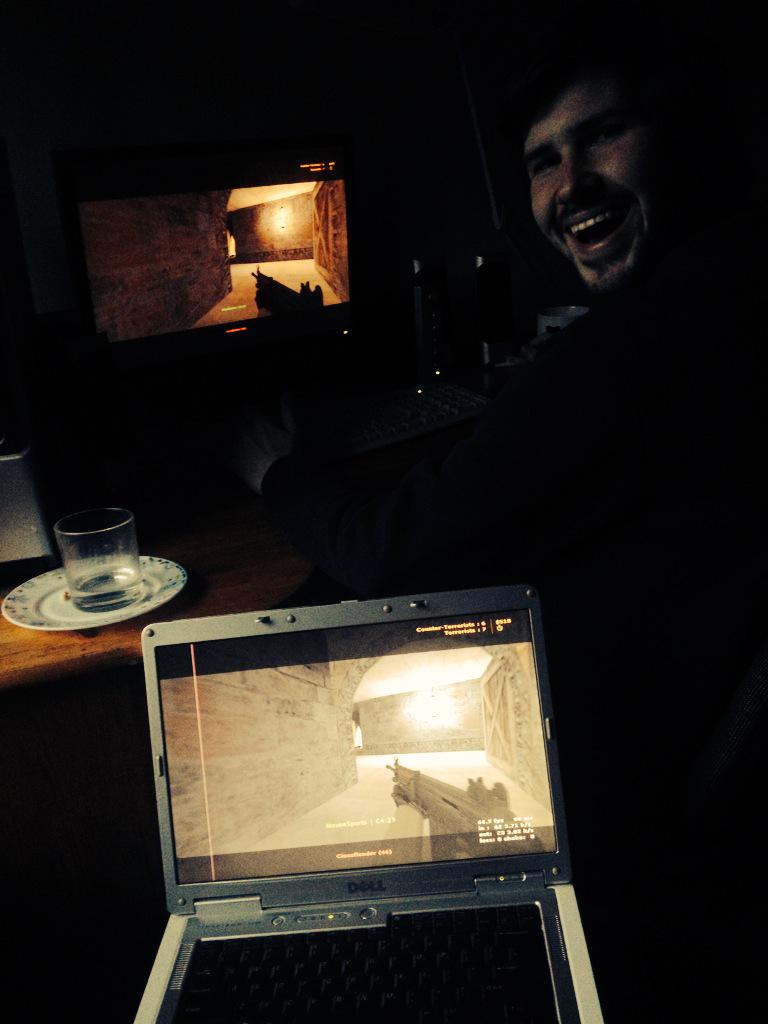 Kas var būt labāks par čomu hardcore CS 1.6 vakaru? Graņa izklaidē Armandu a.k.a lausto kāju...