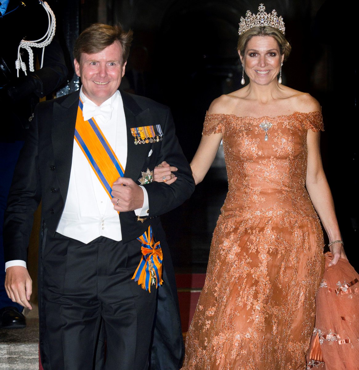 TV2KjellArne's tweet photo. #GLITTERING #GALA #Dinner in #Amsterdam #QueenInBerlin #NationalDay #Luxembourg #waterloo2015 #Kongebloggen #royals http://t.co/KBHlnoI5f8