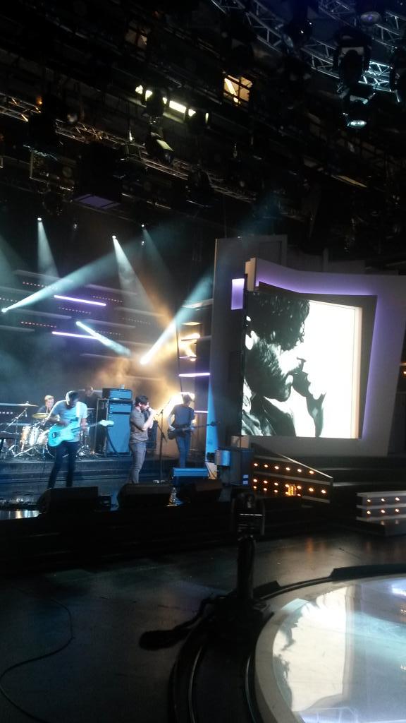 supachica's tweet photo. @foals 1er live ce soir 20h10 @GrdJournal #albumle2808 http://t.co/jVZvBDK98n