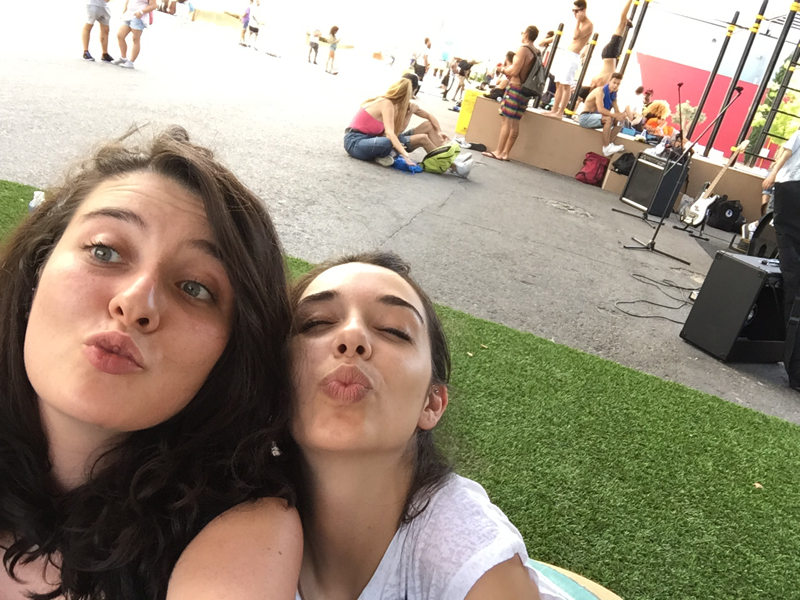 MulafestIsla's tweet photo. @celiaqb @marinietoo #KaliseRefrescaMulafest #MULAFEST2015 http://t.co/Sucym4YhPY