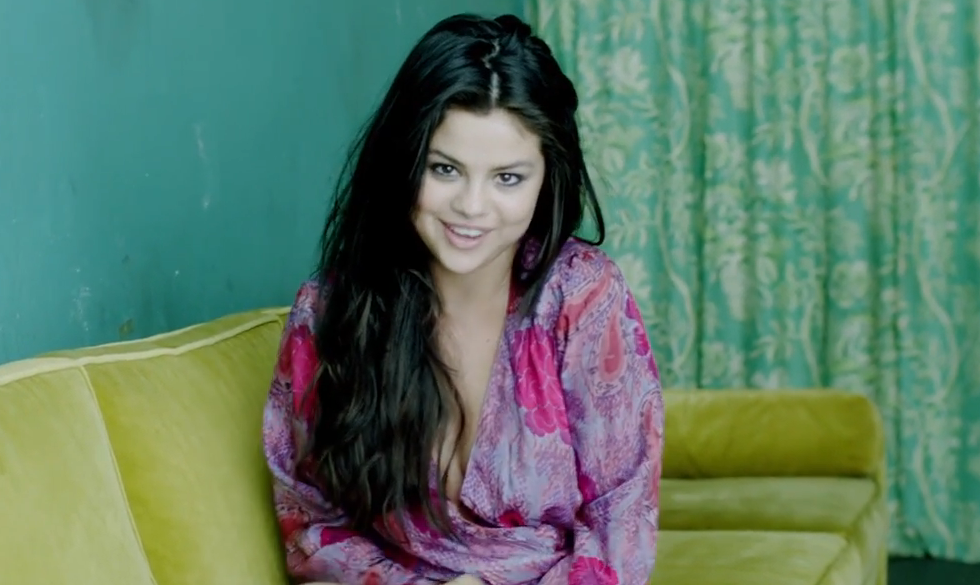 Musiceny's tweet photo. Selena Gomez : Le clip très sexy de "Good For You" en ligne ! http://t.co/Q6IwFdNqvv http://t.co/bqS8tiSRMw