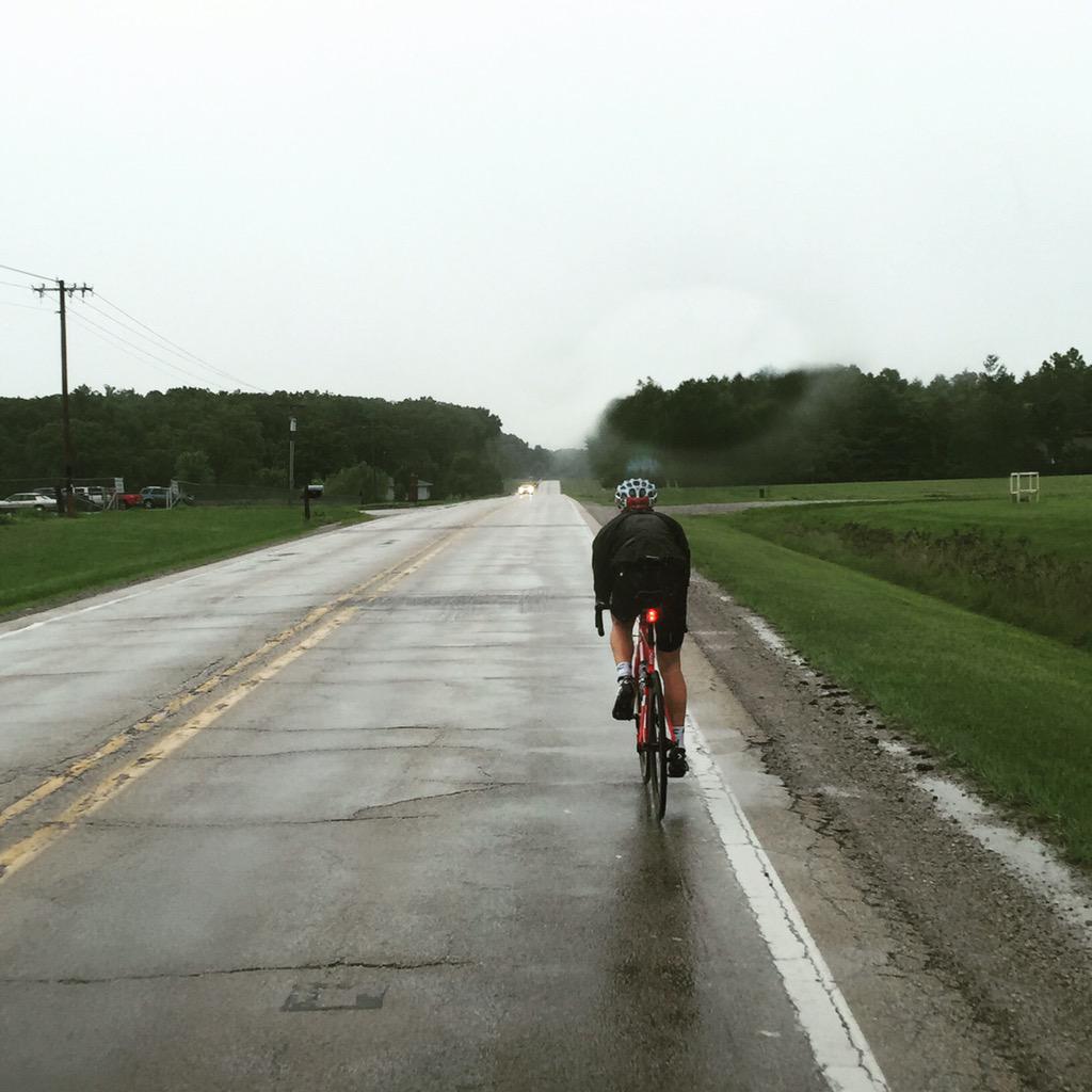 elconnexus's tweet image. It's raining in Illinois but the #enduranceleaders team is still going! #RAAM #dontstop