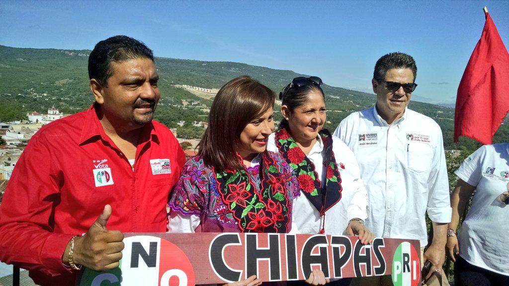 REDJPChiapas's tweet photo. Con el apoyo de nuestros líderes Nacionales y Estatales #ChiapadeCorzo se pintará de Rojo @Cristina_Diaz_S @ralbores http://t.co/C1DgAxJuSm
