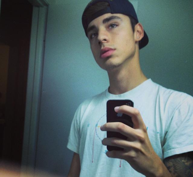 AlecRPGCRUI's tweet image. C pas un humain