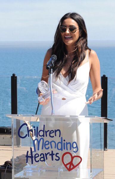 thznwh's tweet photo. last day to vote!! my #TeenChoice for #ChoiceDramaTVActress is Shay Mitchell @shaymitch 💘✨ [1 rt = 1 vote] http://t.co/HS1gQuxz6H