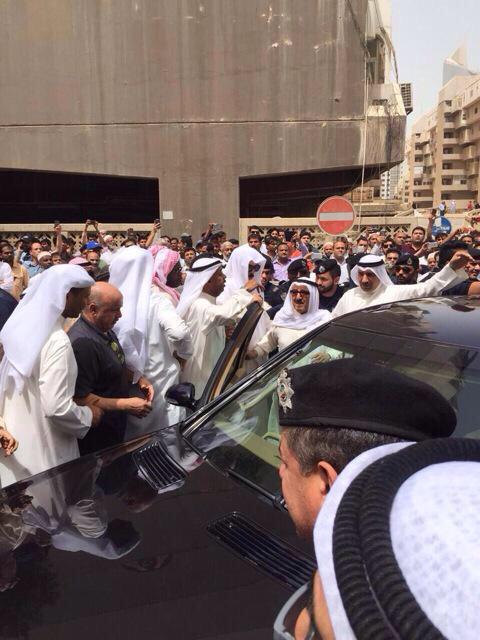 moteer_305's tweet photo. أميرنا الله يطول في عمره رغم كبر سنه

الا انه في موقع #تفجير_الصوابر

نعم انه قائد الجميع اللهم احمي الكويت من الفتن http://t.co/Is7sI5q3uq