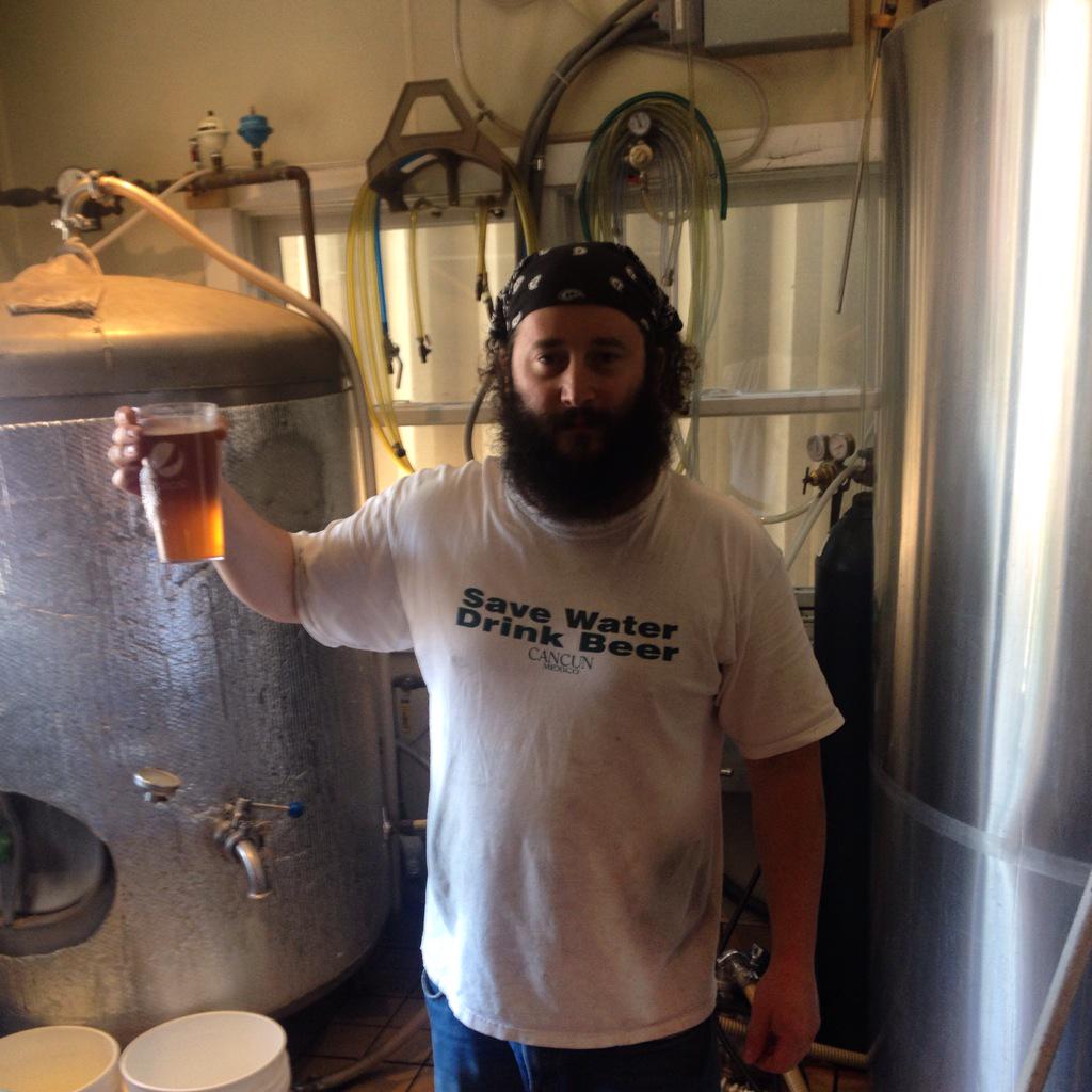 Homefieldbrew's tweet photo. Brewed Homefield 4 @WormtownBrewery with Dave Richardson. Not worthy, but damn grateful http://t.co/coya4x1wjA