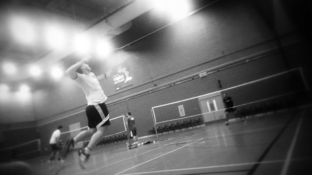 JoshuaTaylorD's tweet photo. @RoyceThomas15 #badminton #finalshot #matchpoint #smash #airtime #seeyoulater. @VodafoneCGs http://t.co/lMvJ9oU9Fb