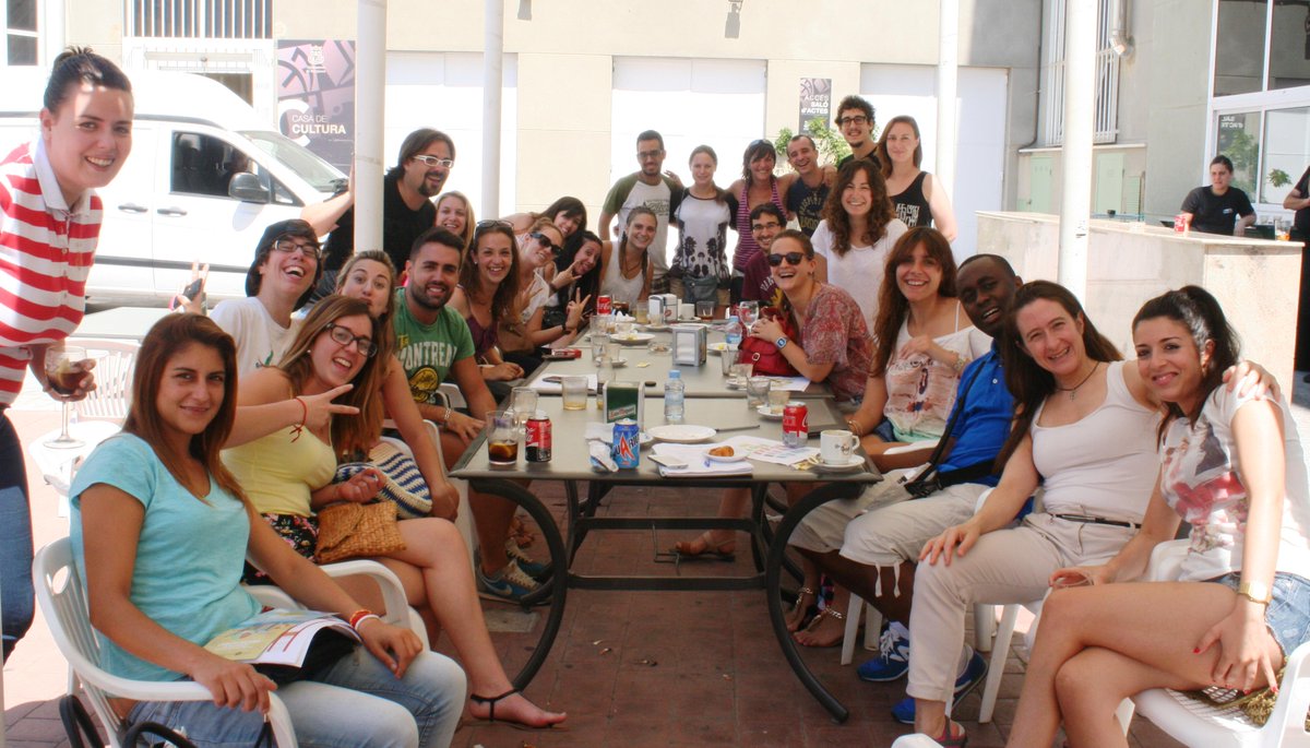 Ayto_Burjassot's tweet photo. Los monitores de la Escuela de Verano 2015 de @brjcultura #Burjassot están a punto. El lunes comienza la aventura! http://t.co/qO8ulC6B8Y