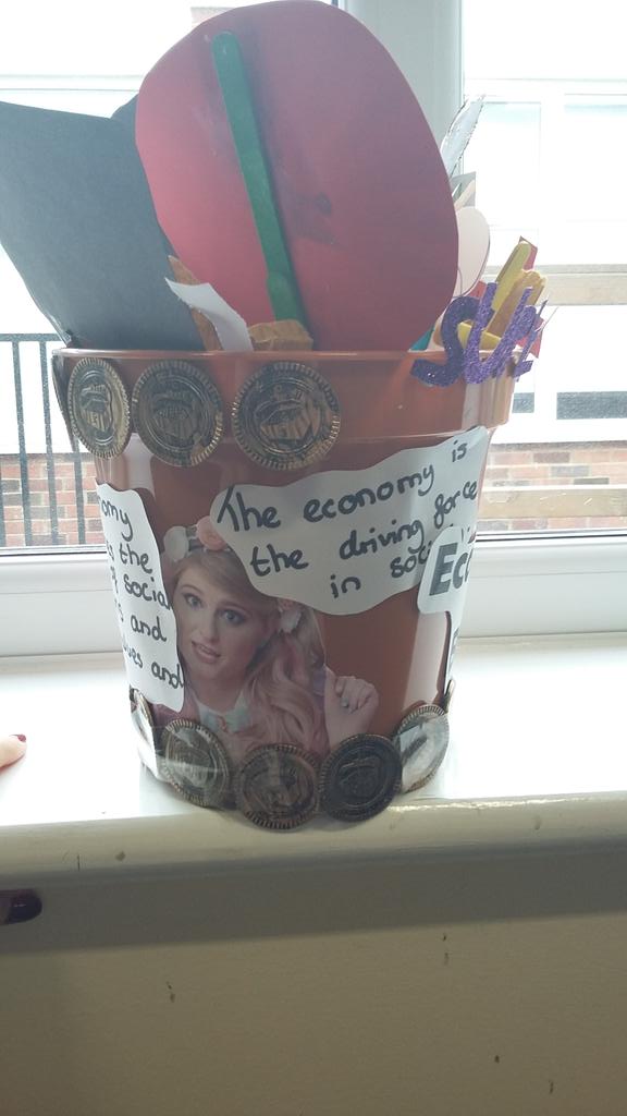 LittleMsTopMarx's tweet photo. Introducing theory to year 12 #marxism #economicbase #superstructure #plantpot http://t.co/bwbmcLwbVU