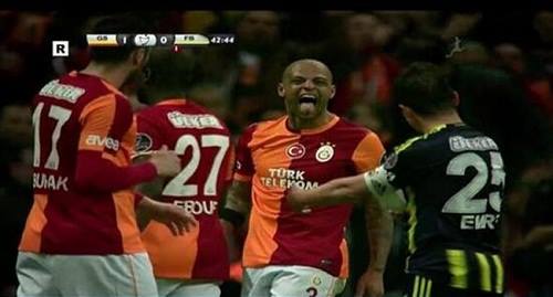 Happy Birthday

emre nelözo lu\nun k rm z kart görmesi sonras nda Felipe Melo\nun yapt   hreket ASLA unutulmayacak 