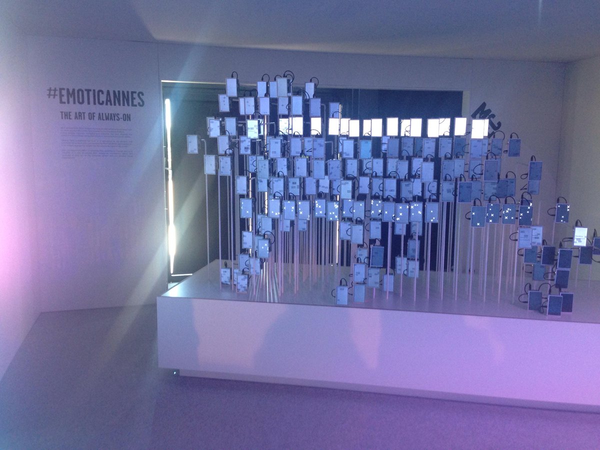 HootPartners's tweet photo. We love this transformation of Social Media into a physical data visualisation! #canneslions #hellomeclion http://t.co/2C2yOChrDb