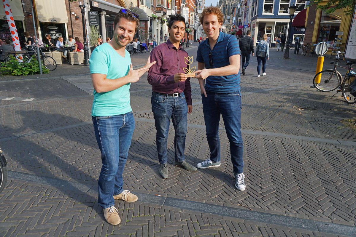 The votes are in! The winner of the 1st Summer Startup Award is... <a href="/GlassShopWall/">Glass Shop Wall</a>. Congrats!! medium.com/@goweekly/this…