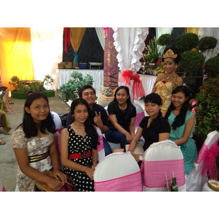 VidiaDevi's tweet photo. Happy Metatah Pj:) http://t.co/Yo1bWnvPmn