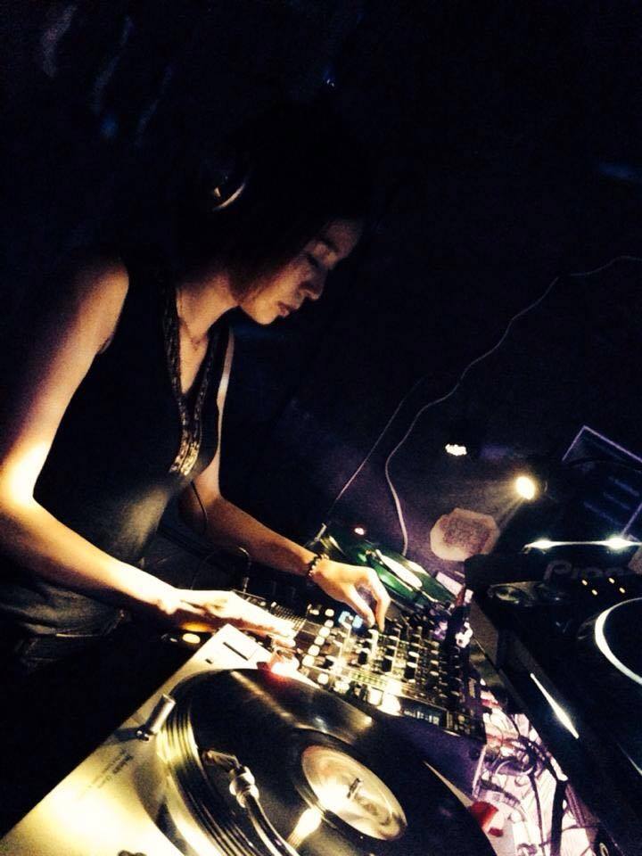 BarSuree's tweet photo. 6/26(FRI) paradiso @ suree 出演DJ
【BANE】 http://t.co/vsonvqkqra